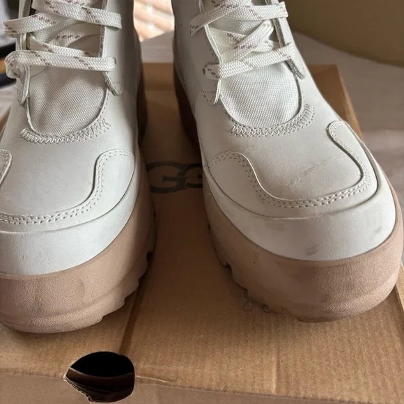 UGG Women's The Ugg Lug Lace-Up Platform Boots White/Cream Size 5 - Picture 4 of 16